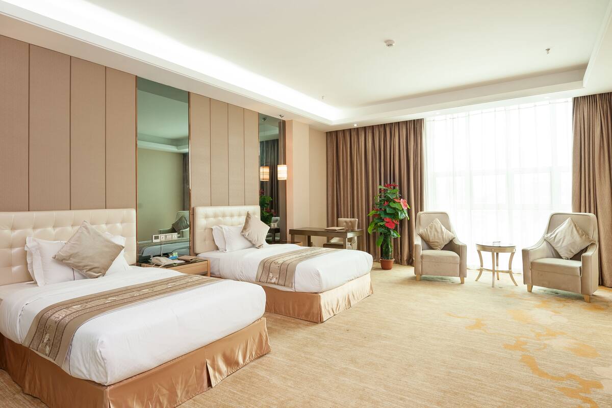 Business Twin Room, City View | Room amenity