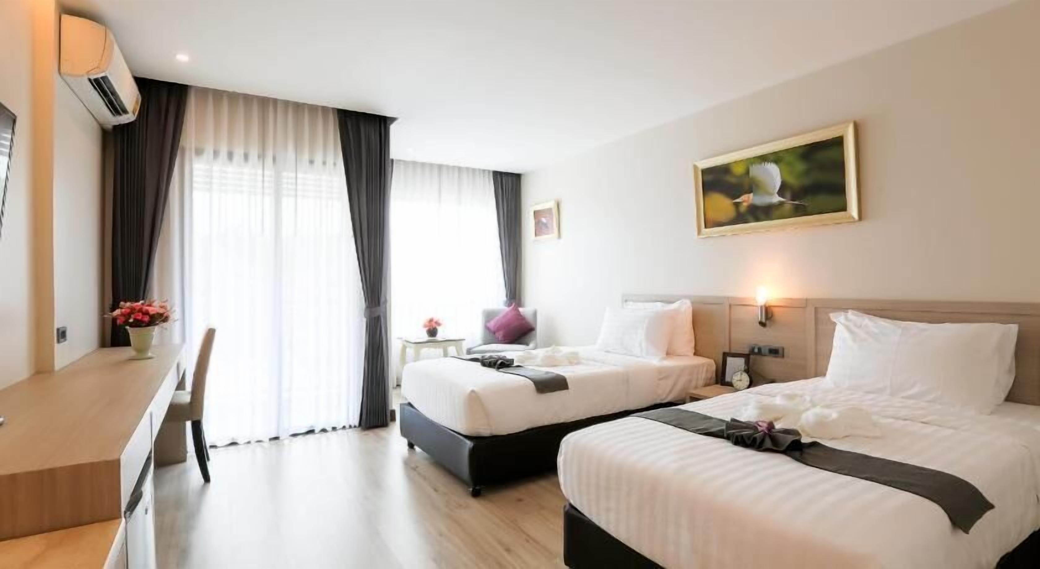 In-room safe, desk, soundproofing, free WiFi