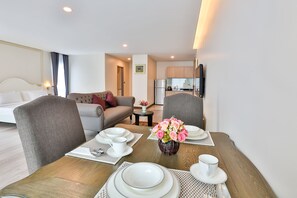 Family Studio Suite | In-room dining - Rung Aroon Hotel By Le Siri (Chiang Mai)