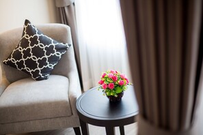 In-room safe, desk, soundproofing, free WiFi - Rung Aroon Hotel By Le Siri (Chiang Mai)