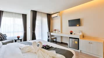 Superior Double Room | In-room safe, desk, soundproofing, free WiFi