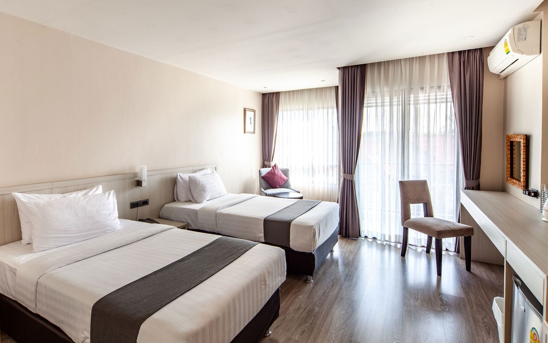 In-room safe, desk, soundproofing, free WiFi