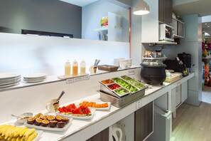 Free buffet breakfast - Rung Aroon Hotel By Le Siri (Chiang Mai)