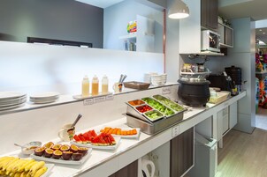 Café da manhã com buffet grátis