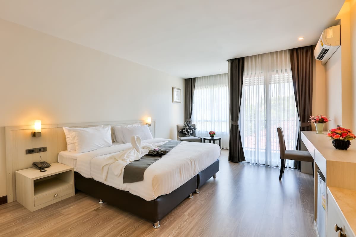 Superior Double Room | In-room safe, desk, soundproofing, free WiFi