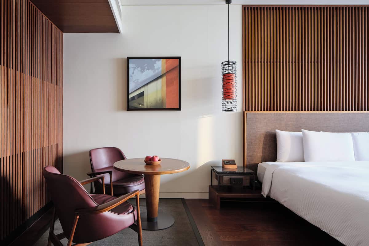 1 bedroom, premium bedding, down duvets, minibar