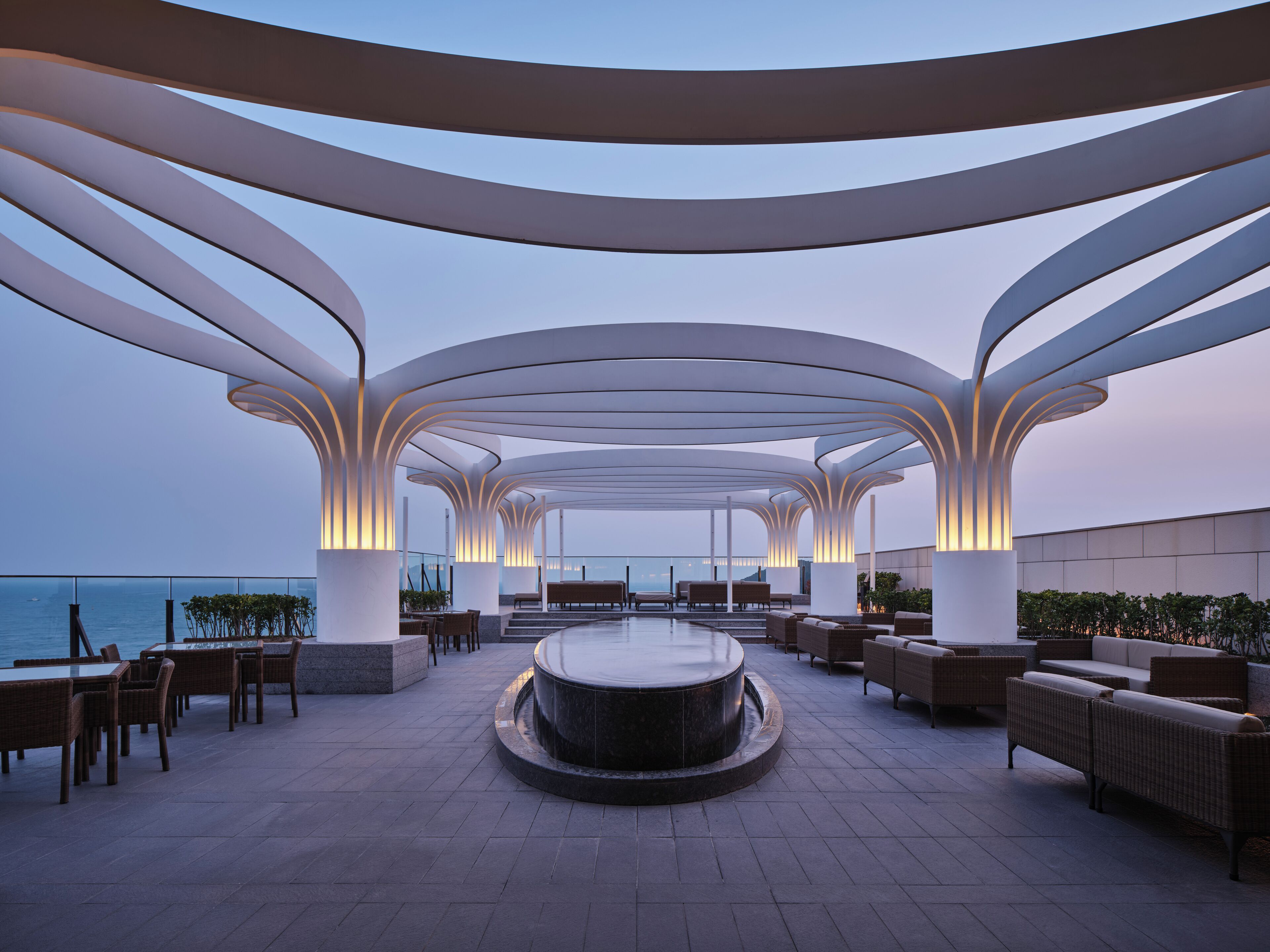 2 restaurants, breakfast served