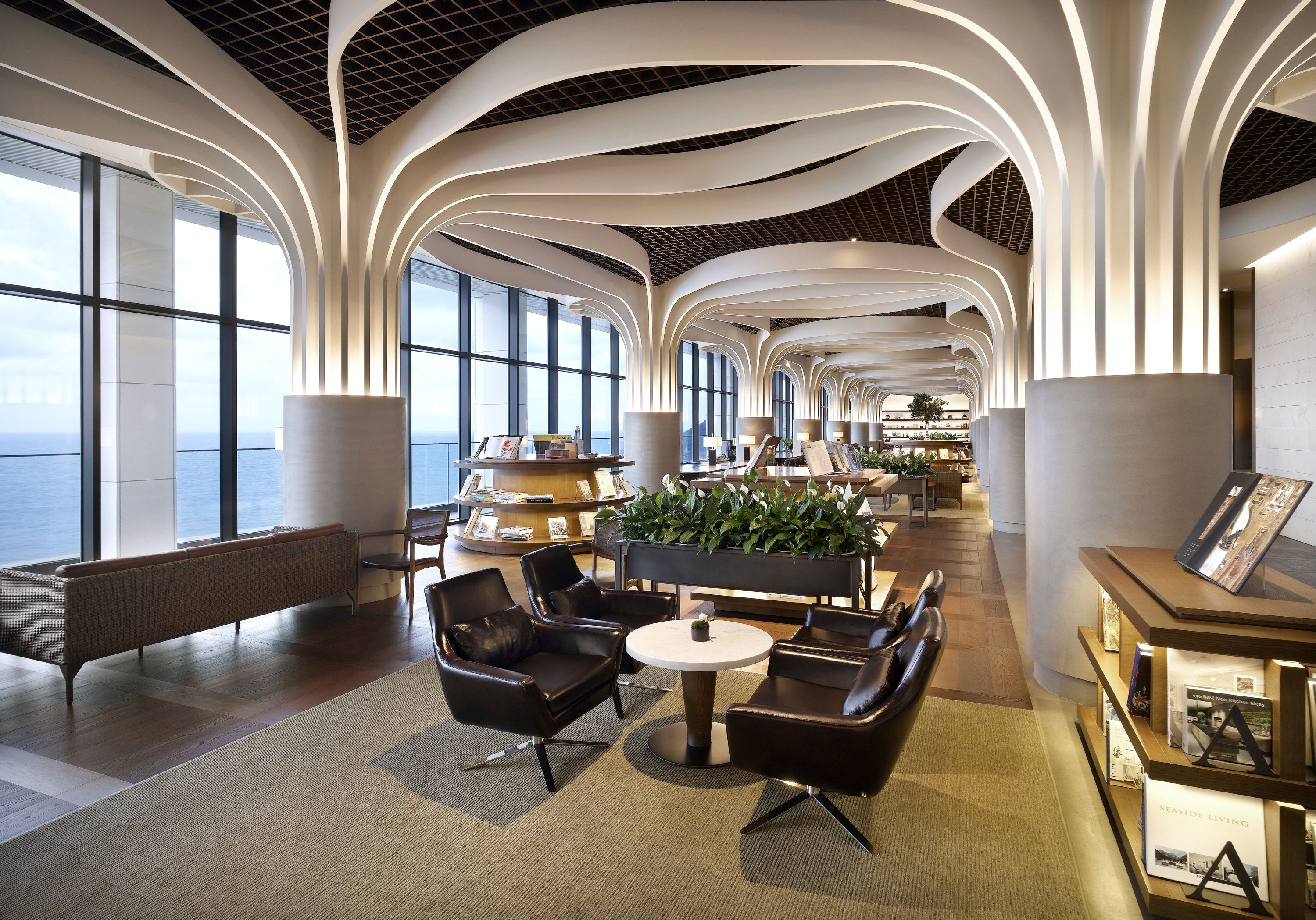 2 restaurants, breakfast served