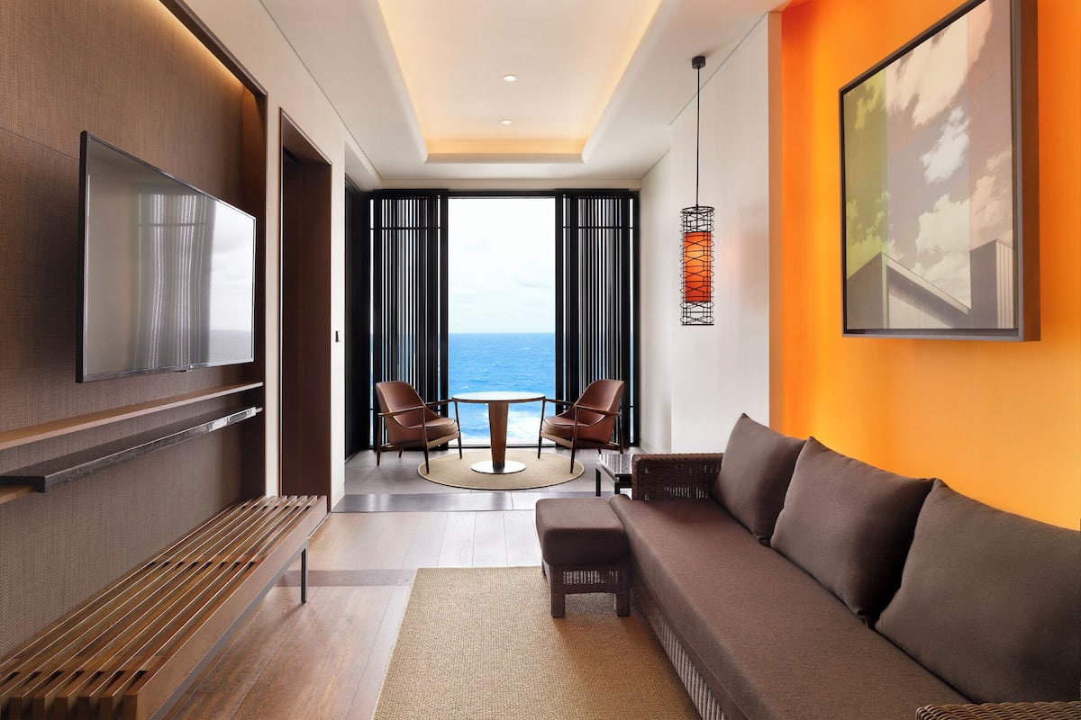 Premium bedding, down duvets, minibar, in-room safe