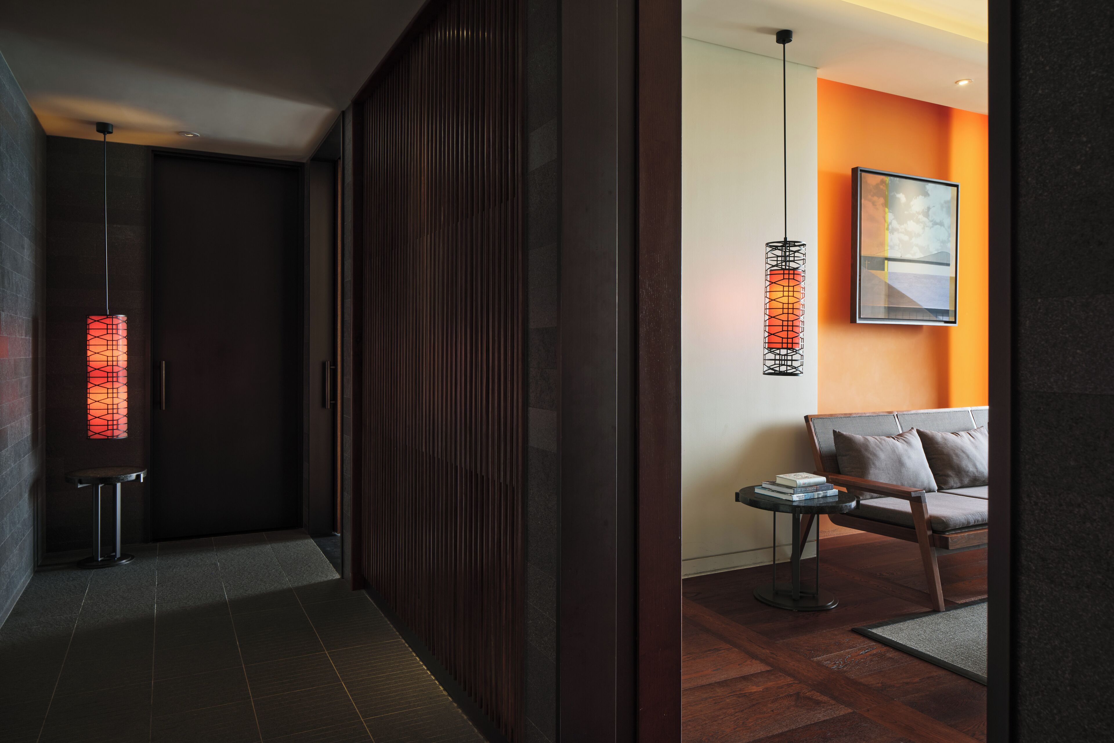 Executive King Room with Mountain View (Lounge access included) | Woonruimte | Een 49-inch ledtelevisie met kabelzenders en een televisie