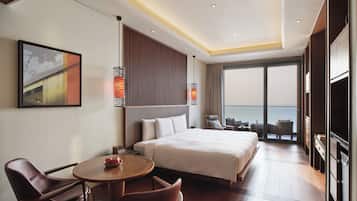 1 bedroom, premium bedding, down duvets, minibar
