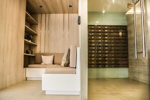 Lobby sitting area - Central Place Serviced Apartment Angsila (Chonburi)