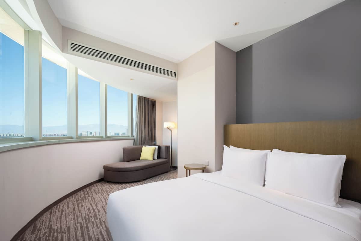 Suite, 1 King Bed with Sofa bed (Specialty) | Premium bedding, minibar, in-room safe, desk