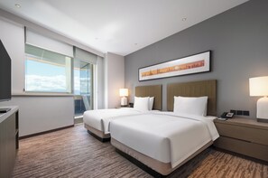 Estúdio, várias camas | Roupas de cama premium, frigobar, cofres nos quartos, escrivaninha