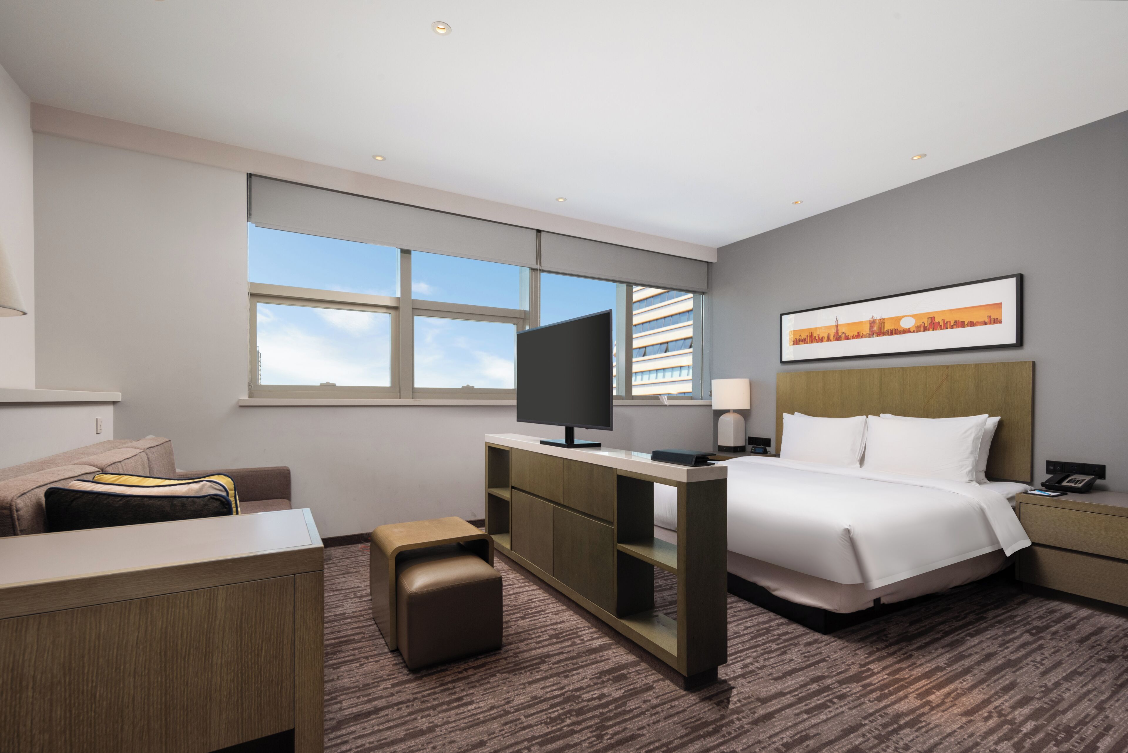 Studio, 1 King Bed with Sofa bed | Premium bedding, minibar, in-room safe, desk