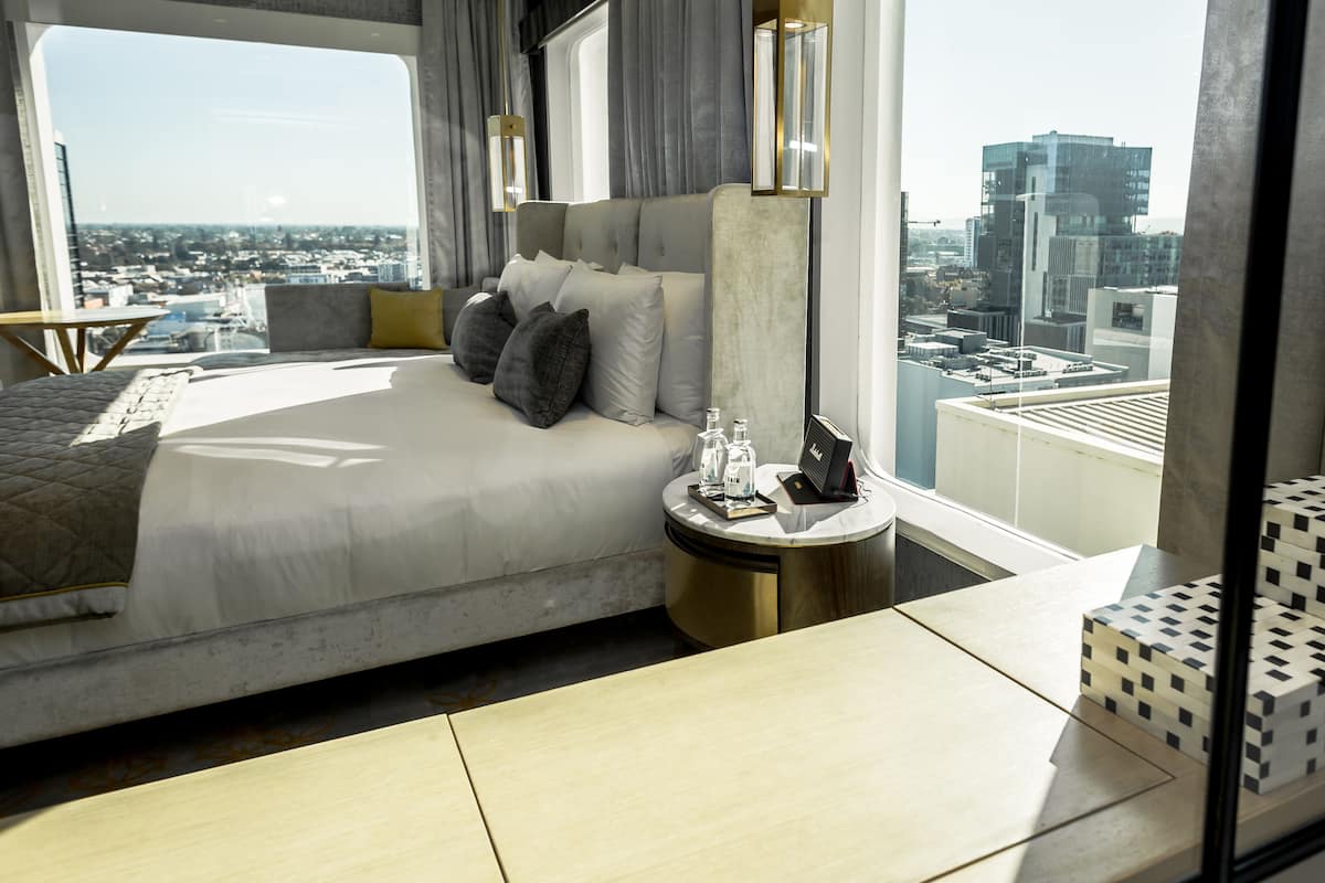 suite, 1 single bed | 1 bedroom, premium bedding, minibar, in-room safe
