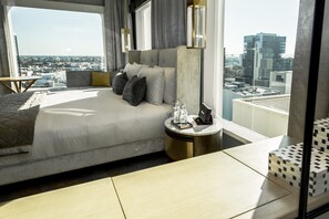 Suite (Penthouse) | Premium bedding, minibar, in-room safe, desk