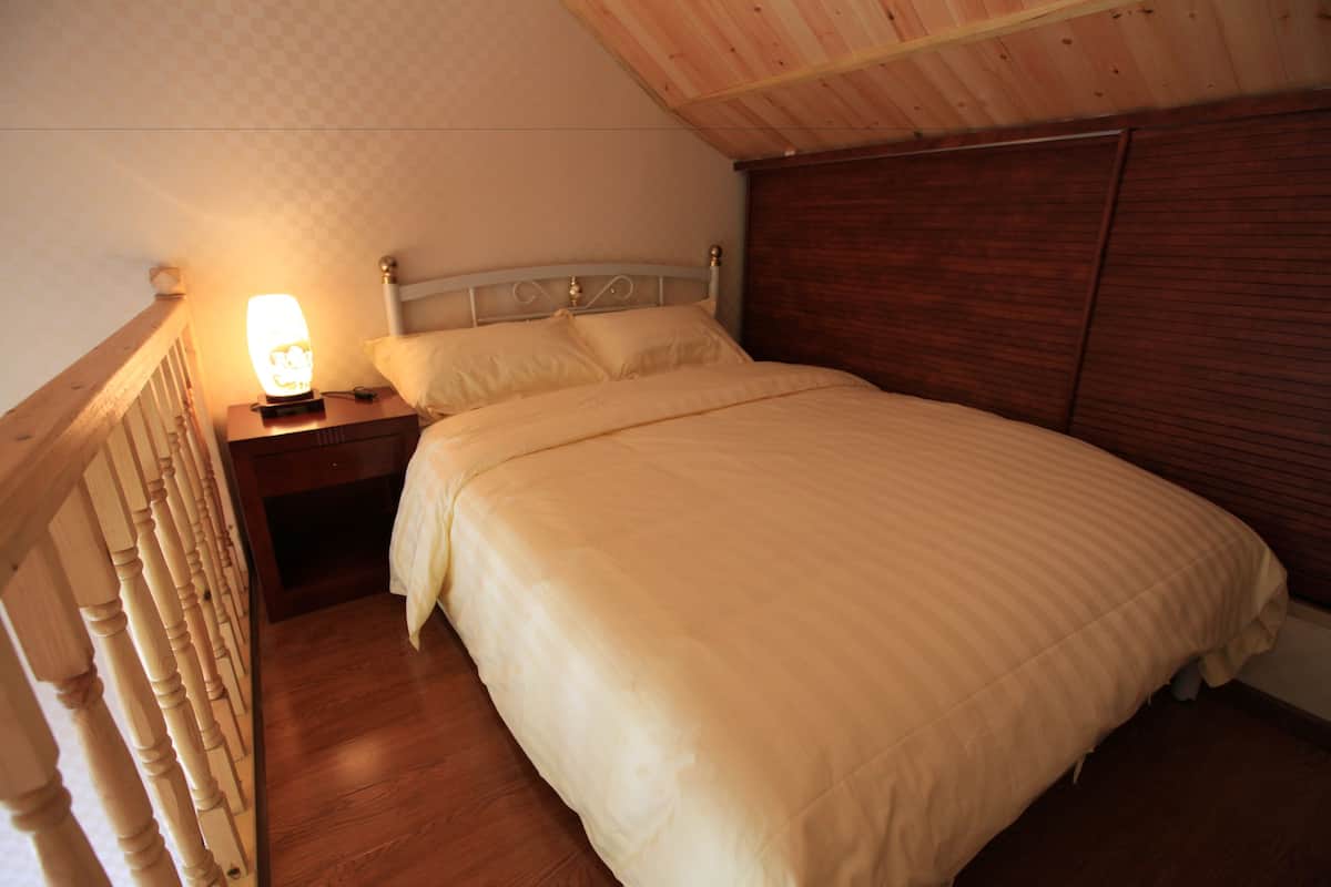 Family Room (Loft) | Desk, free WiFi