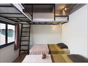 Family Room | Desk, free WiFi - Makad Hotel (Chiang Mai)