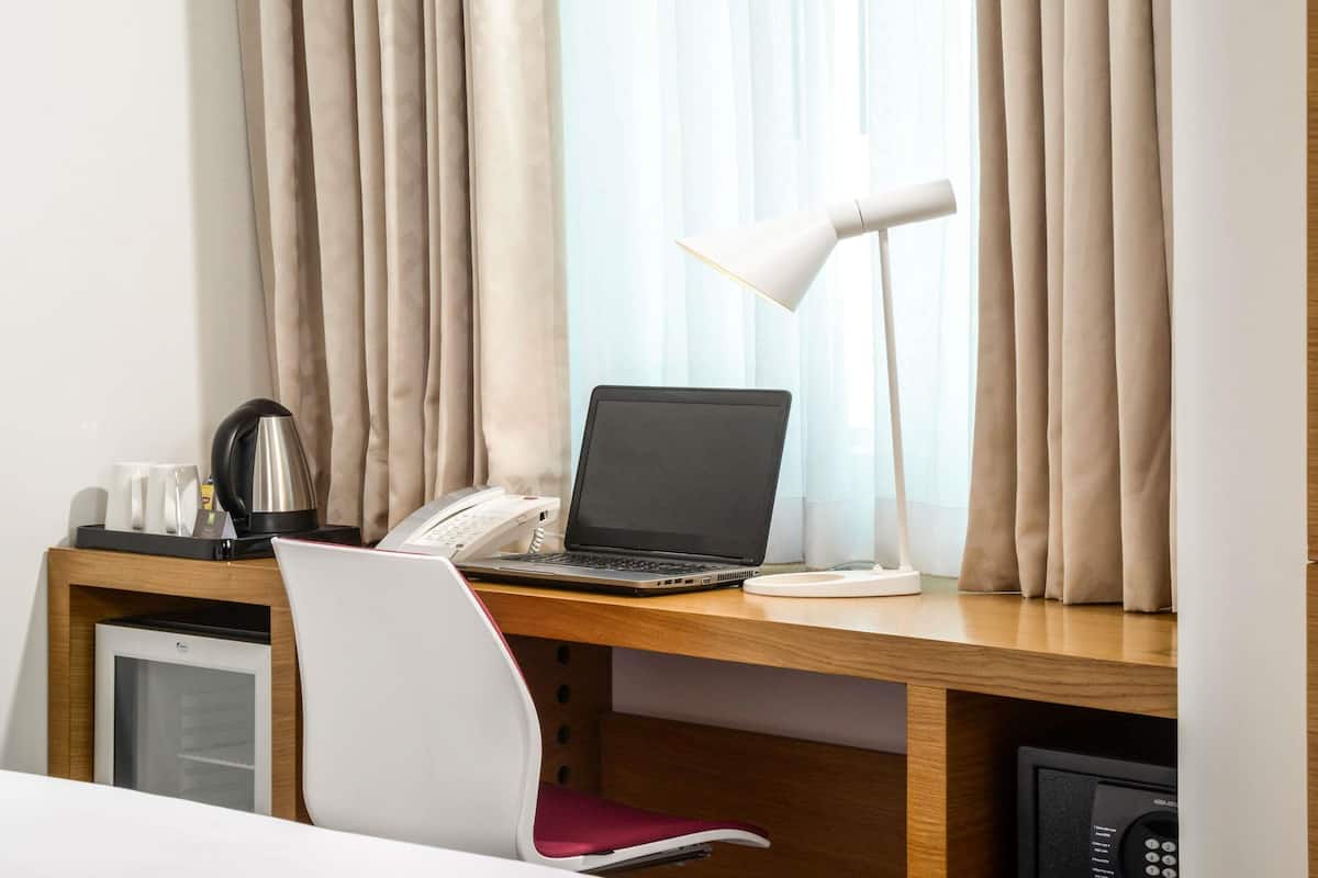 1 bedroom, in-room safe, desk, soundproofing