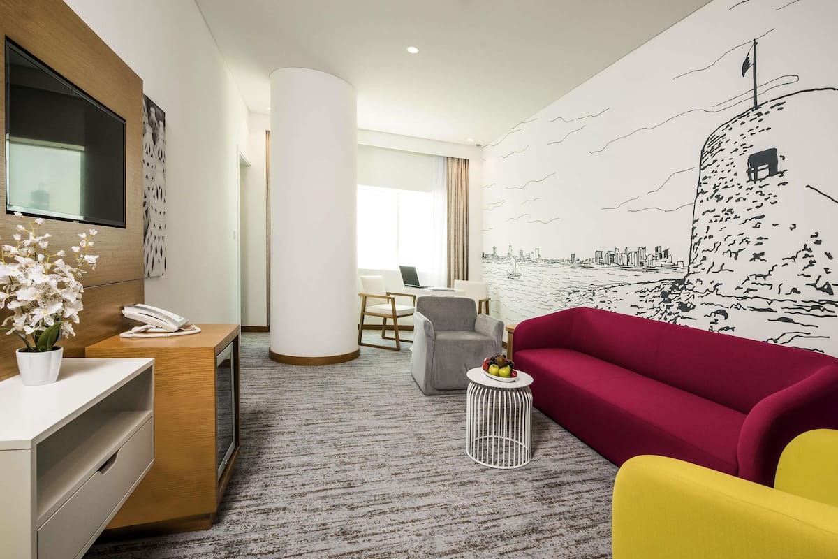 1 habitación, caja de seguridad en la habitación y escritorio