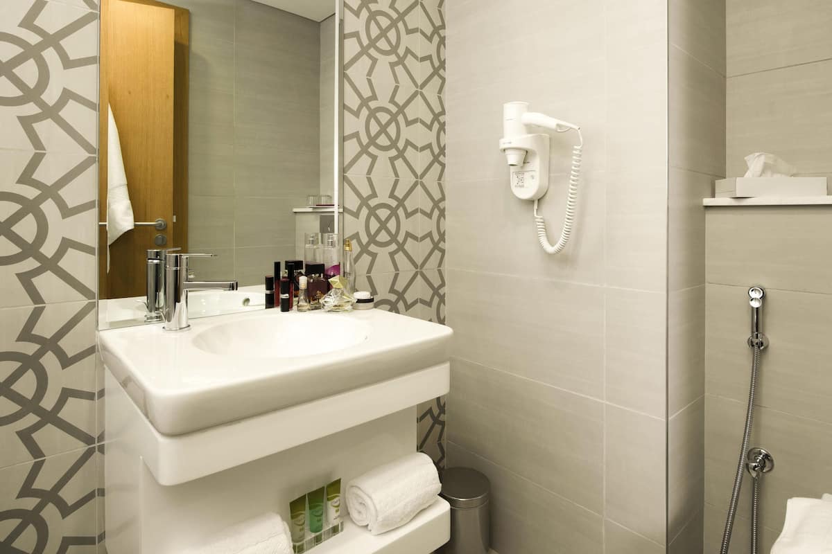 1 bedroom, in-room safe, desk, soundproofing