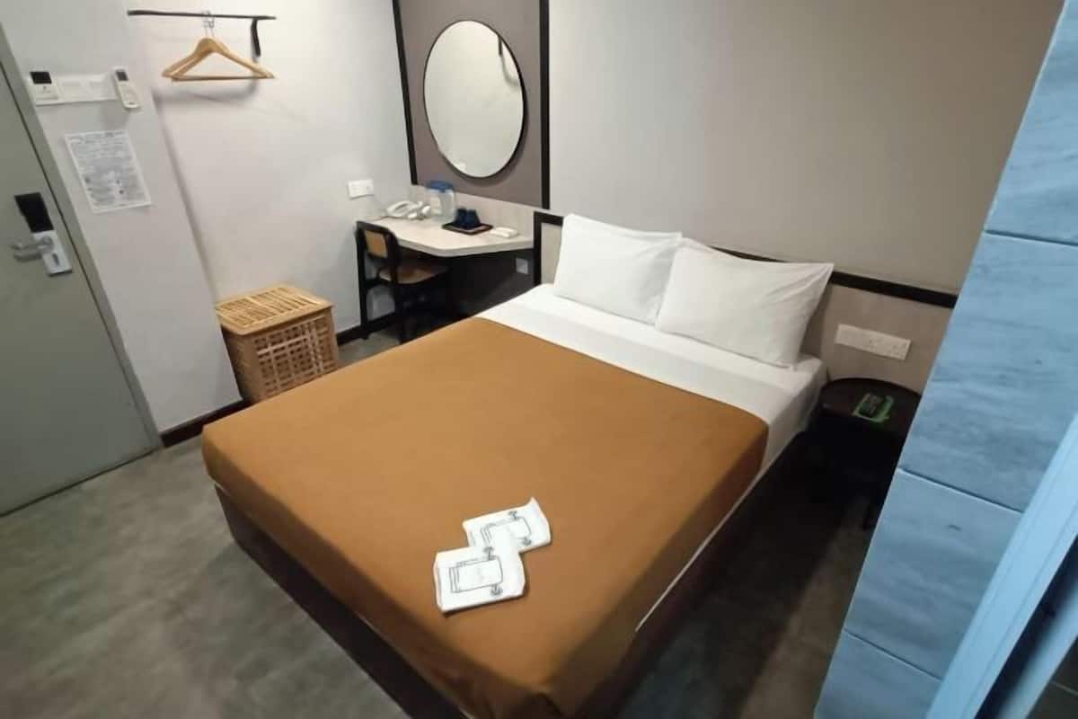 Escrivaninha, ferros/tábuas de passar roupa, Wi-Fi de cortesia