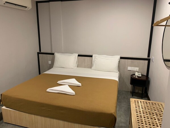 Deluxe King | Desk, iron/ironing board, free WiFi