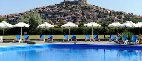 Outdoor pool, pool umbrellas, sun loungers