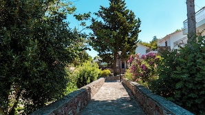 Standard Bungalow, Garden View | Garden view