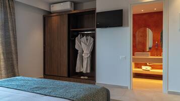 Deluxe Bungalow, Sea View (renovated) | Bathroom | Shower, hair dryer, towels