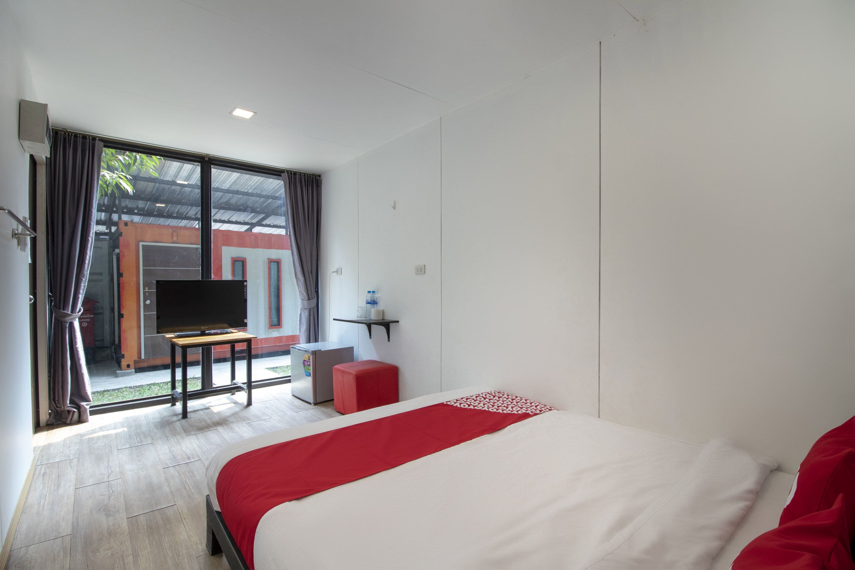 standard double room | desk, free wifi, bed sheets