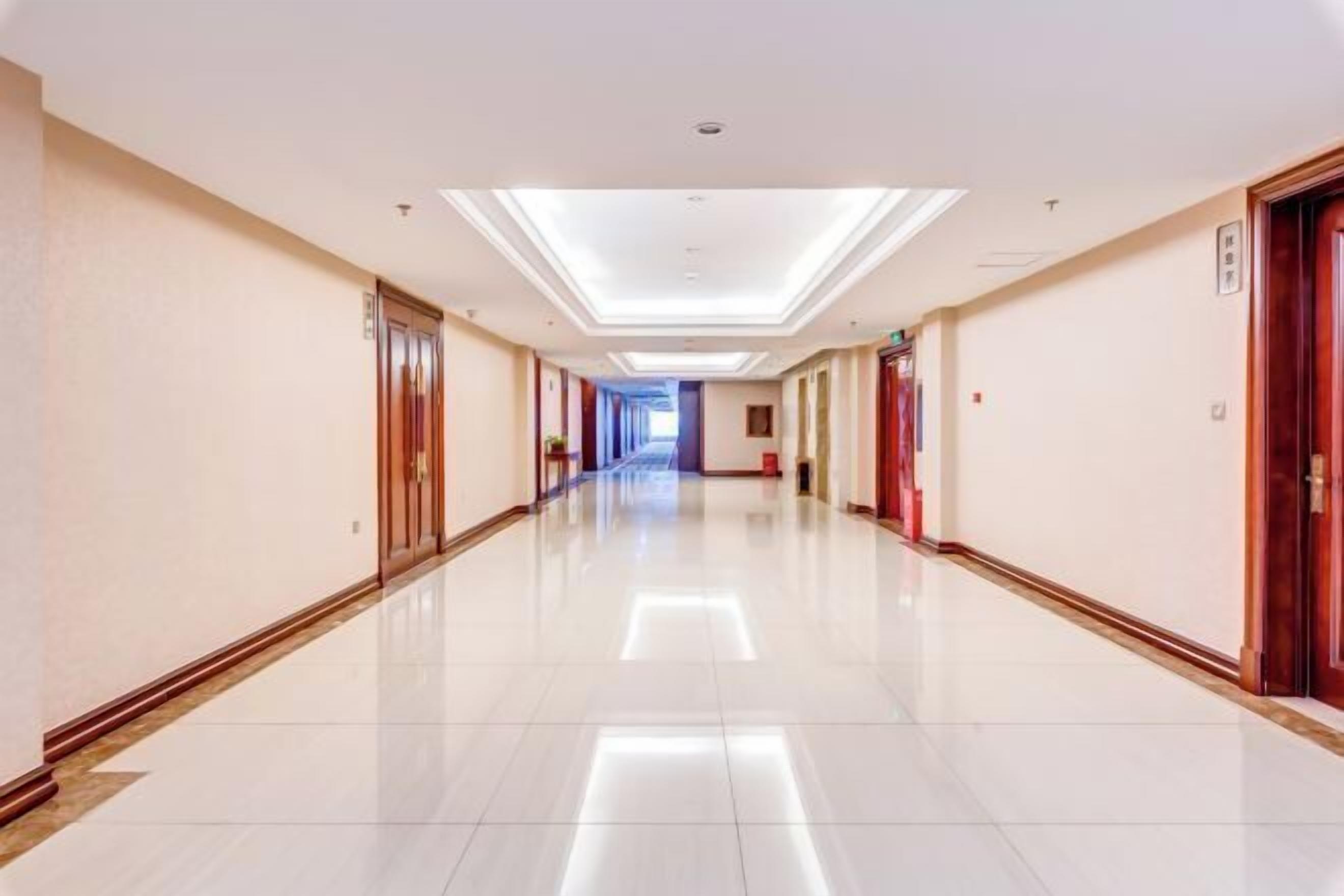 المنشأة من الداخل