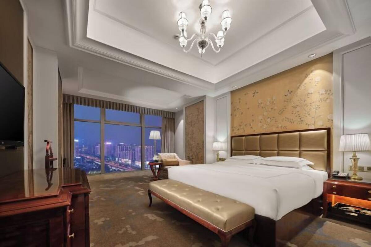 Minibar, in-room safe, desk, blackout curtains
