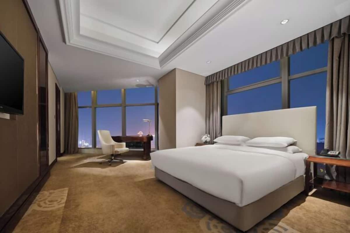 Minibar, in-room safe, desk, blackout curtains