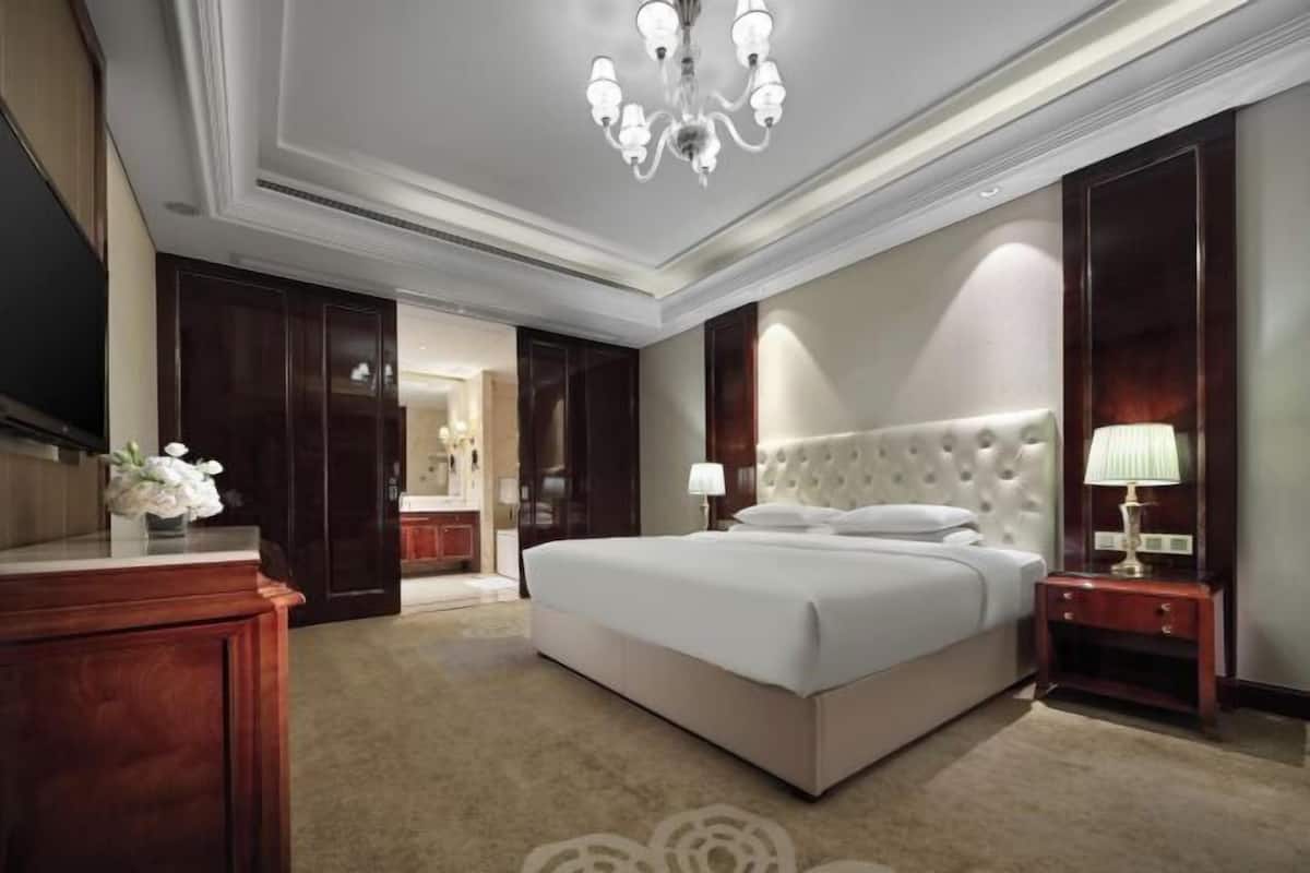 Minibar, in-room safe, desk, blackout curtains