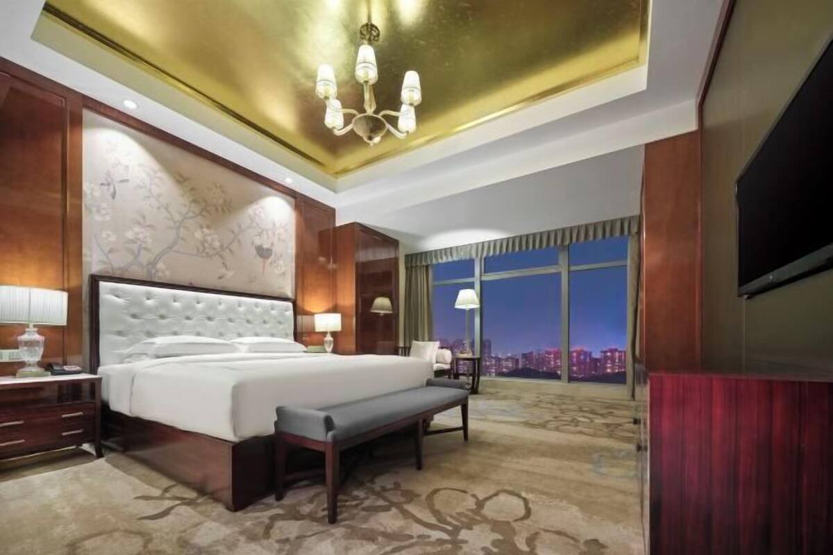 Minibar, in-room safe, desk, blackout curtains