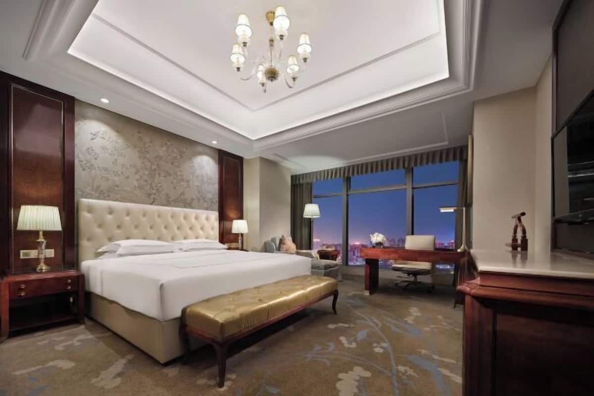 Minibar, in-room safe, desk, blackout curtains