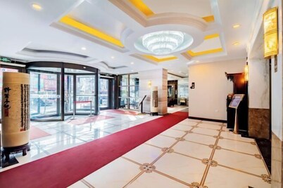 Elong Wanguo Hotel (Liaoyuan Railway Station Traditional Chinese Medicine Hospital)