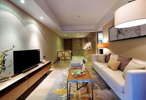 	Superior Suite, 2 Bedrooms | In-room safe, desk, blackout drapes, iron/ironing board - Yuwa Serviced ApartHotel (Foshan)