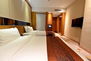 Family Room | Desk, iron/ironing board, free WiFi - Reethi Rah Hotel (Xiamen)