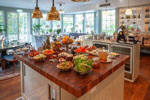 Petit déjeuner servi sur place