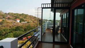 Deluxe Room | Rollaway beds, free WiFi - Ocean View Resort - Koh Sichang (Ko Sichang)