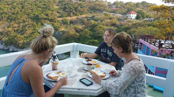 Free continental breakfast
