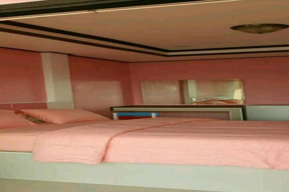 Rollaway beds (surcharge), WiFi (free)
