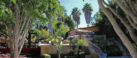 Piscina interna, 2 piscinas externas