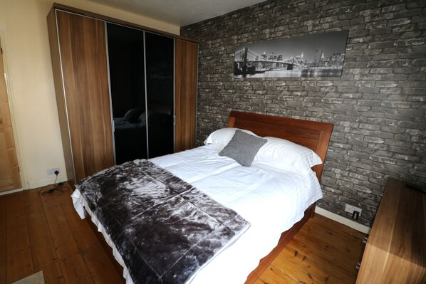 House, 2 Bedrooms | 2 bedrooms, free WiFi - Victoria House (Colchester)