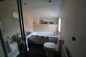 Bathroom - Victoria House (Colchester)