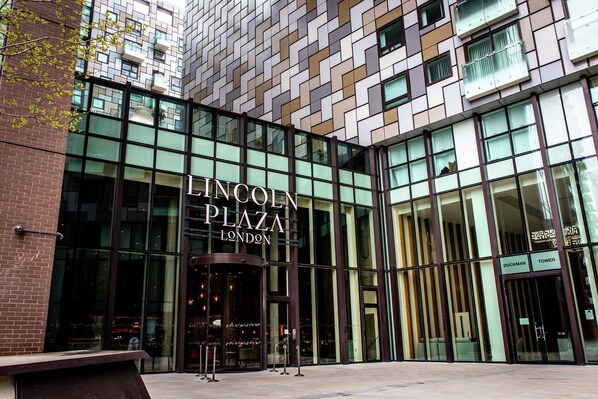 Exterior - Lincoln Plaza London, Curio Collection by Hilton (London)
