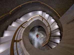 Interior - Lincoln Plaza London, Curio Collection by Hilton (London)